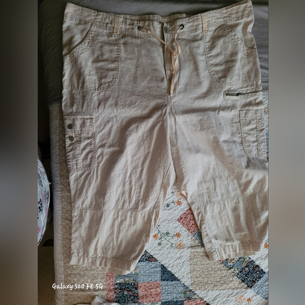 Plus-sized Lane Bryant Capri's
